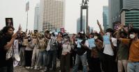 Thousands of protesters rally in Jakarta against haze, rising living costs