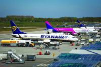 Airlines pull back on jet fuel hedges and warn on fares