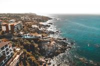 Los Cabos Doubles Down on Luxury as U.S. Arrivals Slip