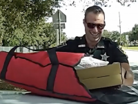 Florida sheriff deputy delivers pizza after delivery driver crashes