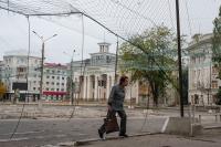 Ukraine peace momentum builds, but Russia sticks to its guns