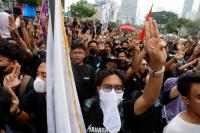 Indonesian students take to streets over inflation and wildfires
