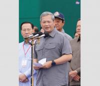 Cambodian PM Distributes Rice Seeds and Food Aid to Flood-Af...