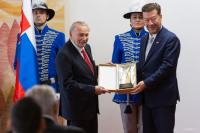 Czech-Slovak Mutuality Awards Conferred on Ex-presidents Zeman and Schuster