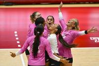 Arkansas volleyball knocks off Oklahoma in SEC home match