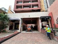 City showcases demolition robot as work begins at 436 Ena Road in Waikīkī