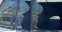 They break the window of a car and steal a trumpet from a musician of Maykel Blanco's orchestra in Havana