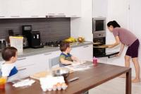 Single parents struggle to leave social assistance in Switzerland