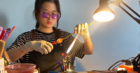Hanoi woman quits graphic design to craft glass flowers with 1,600°C flames
