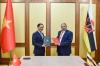 Foreign minister praises relationship with Brunei during visit to country